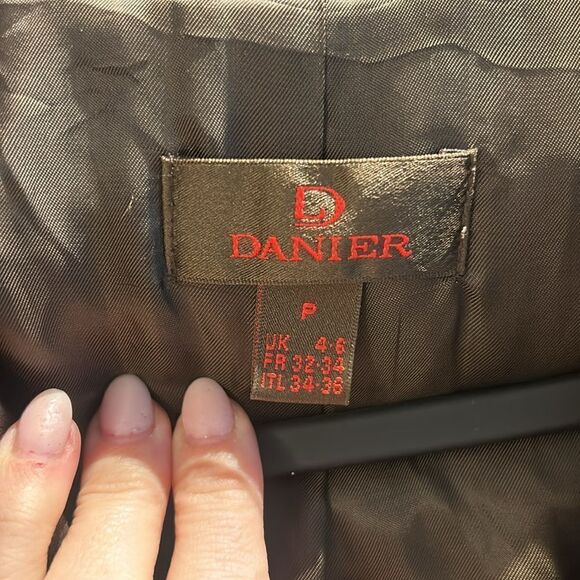 Danier brown cropped suede jacket - Picture 2 of 4